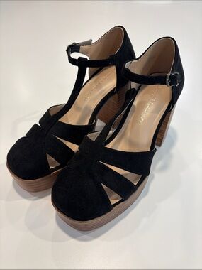 House of Harlow Black Tizzy Suede T-Strap Platform Heels - Women